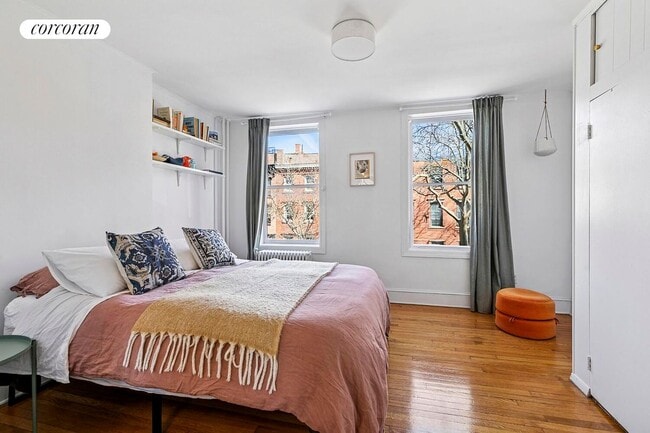 Primary Photo - 124 Kane St