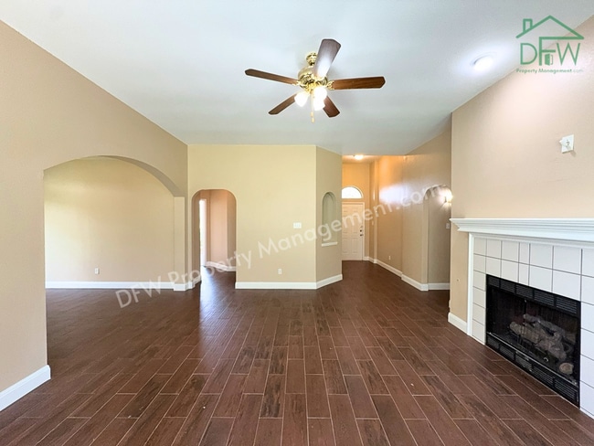 Building Photo - Charming Single-Story Home with Fireplace & Island Kitchen in Cedar Hill!