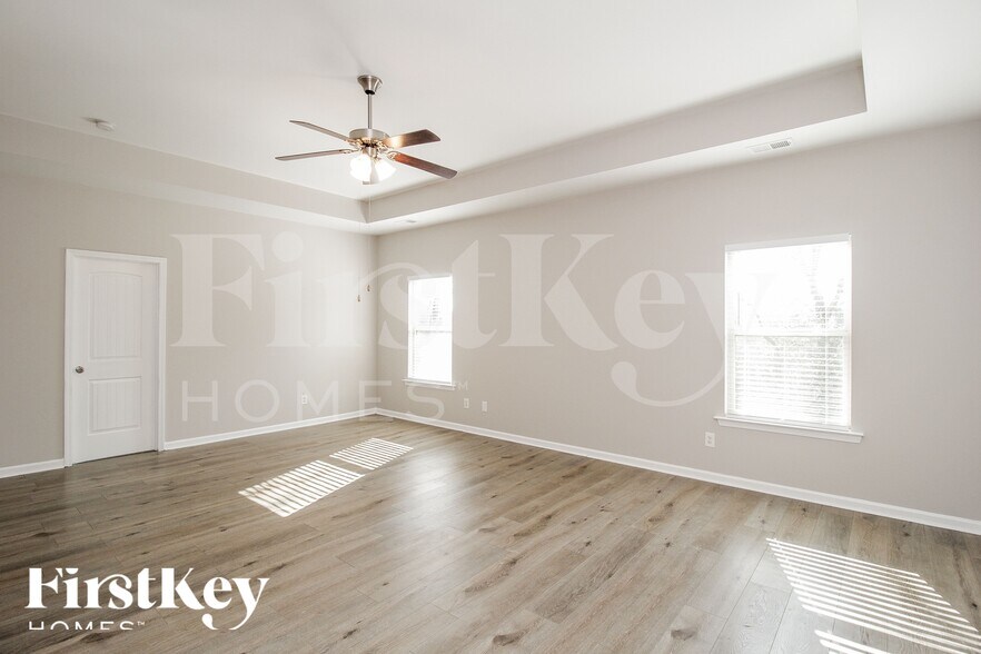 Building Photo - 3 Miles Dr