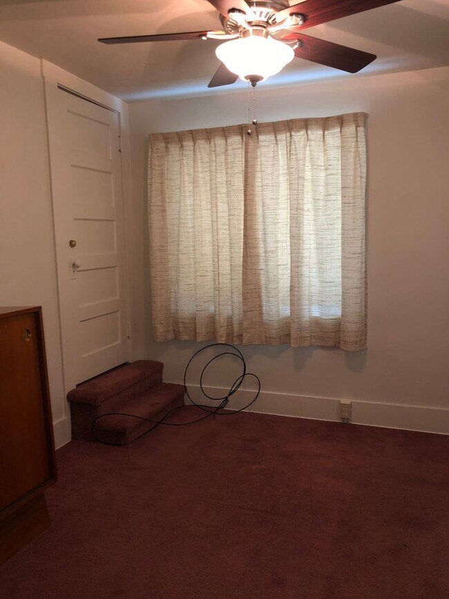 Building Photo - Unique 3 bed 1 bath Home for Rent with 2 Weeks Free Rent