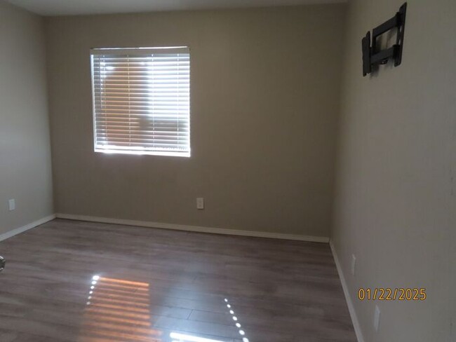 Building Photo - Beautiful 2 Bedroom 2 bath Condo In Scotts...