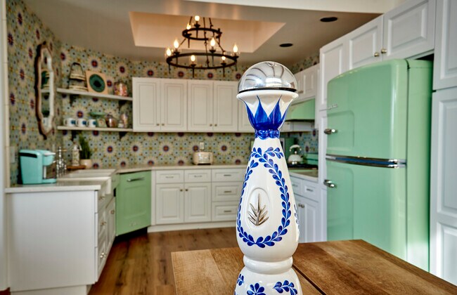 Building Photo - 7080 Via del Mar