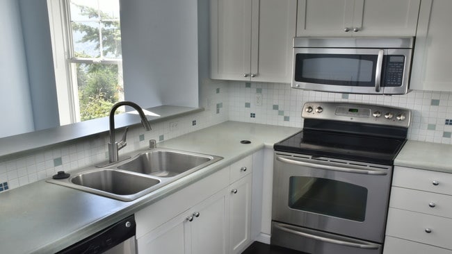 Building Photo - Issaquah Daybreak - 1 bedroom