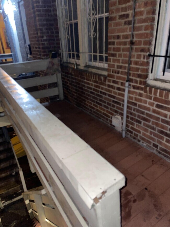 Building Photo - 216 S Main St