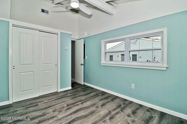 Building Photo - 701 Chesapeake Dr