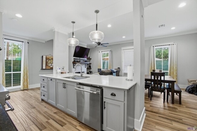 Building Photo - 421 St Thomas Ln