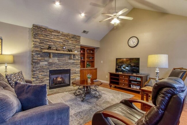 Building Photo - FULLY FURNISHED!!! GREAT FOR CORPORATE HOUSING!!!!