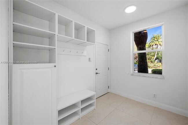 Building Photo - 16449 SW 84th Pl