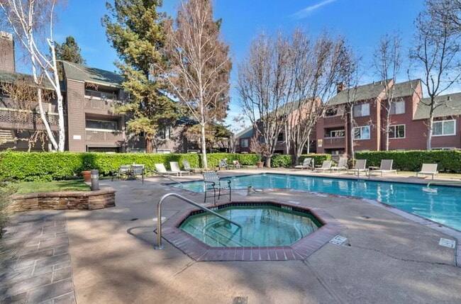 Building Photo - Charming 1 bedroom condo centrally located...
