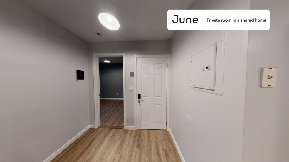 Building Photo - Room in Shared 3 bed/1 bath home