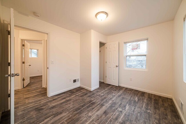 Building Photo - $1450 - Beautiful 3 bedroom home
