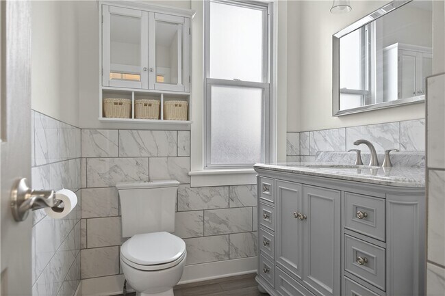 Building Photo - 38 Cedar St