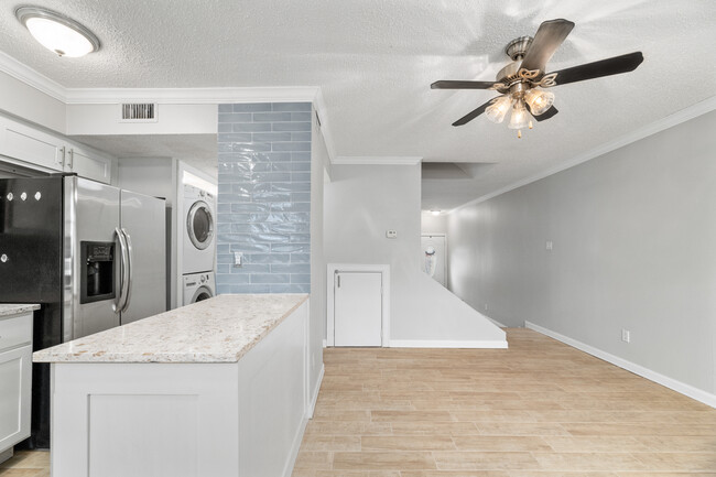 Building Photo - 7145 Fair Oaks Ave