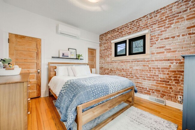 Building Photo - Charming 2BR House in Denver
