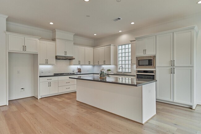 Building Photo - 2037 Carlson Creek Dr