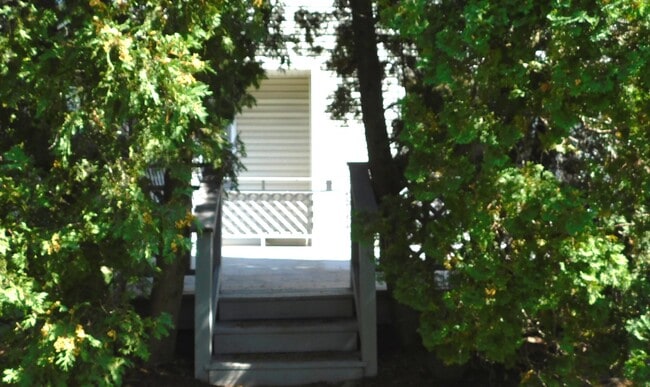 Building Photo - 1645 Hilton Head Dr