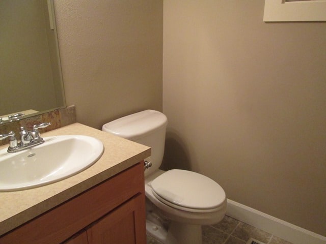 Building Photo - 4Bd/2.5Ba Two Story House - Available View!
