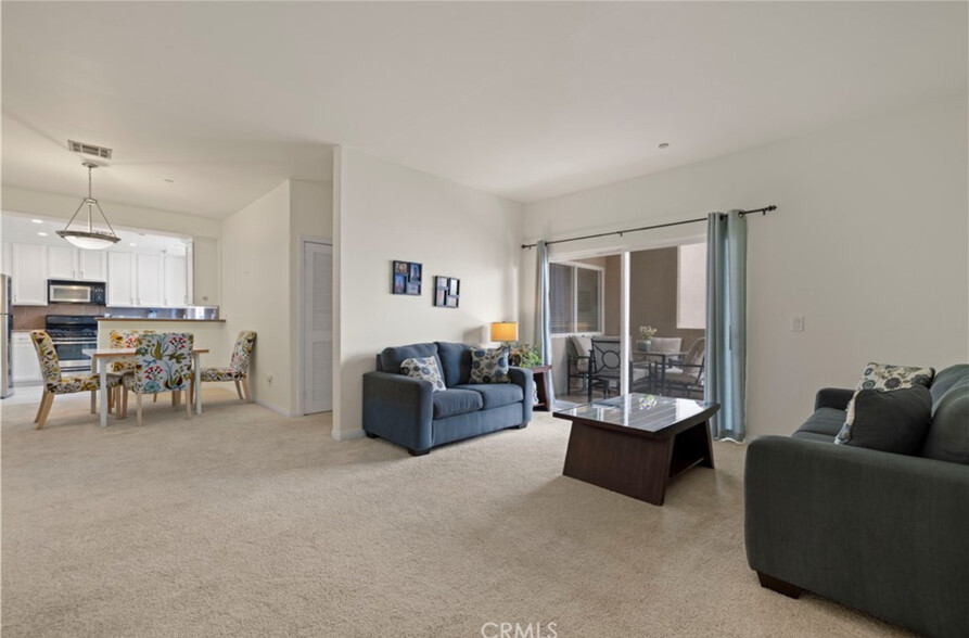 Living room - 9610 Zelzah Ave