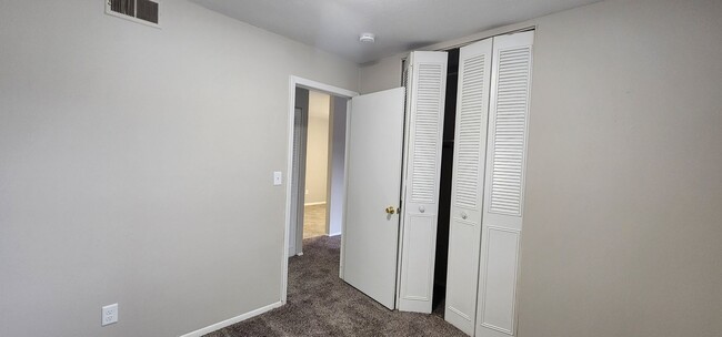 Building Photo - Nice, 3 Bedrooms, 1 Bath, Brick Ranch Home...