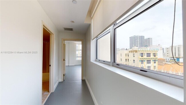 Building Photo - 111 E Flagler St
