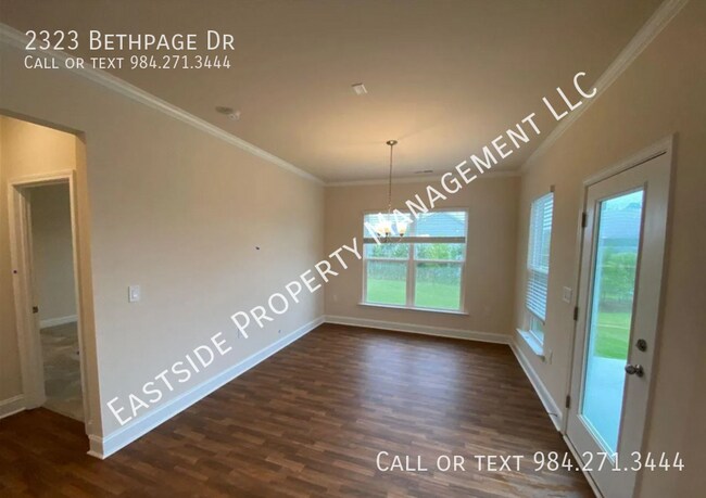 Building Photo - 2323 Bethpage Dr