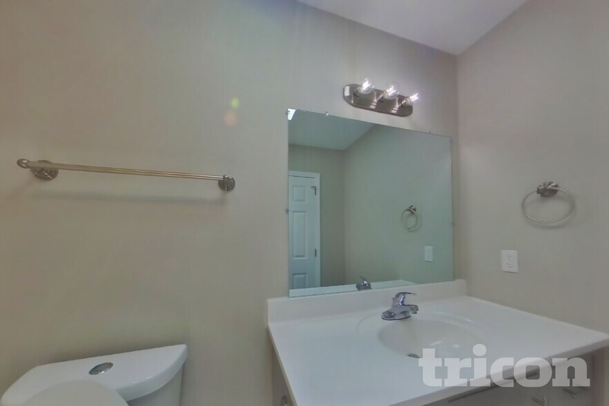Building Photo - 2405 Ravine Dr