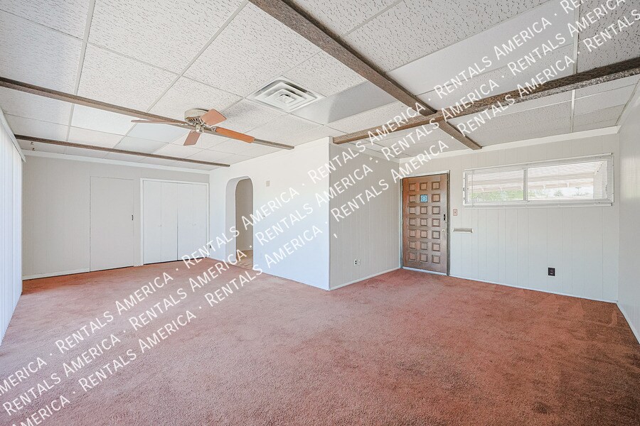 Building Photo - 2114 West Myrtle Ave