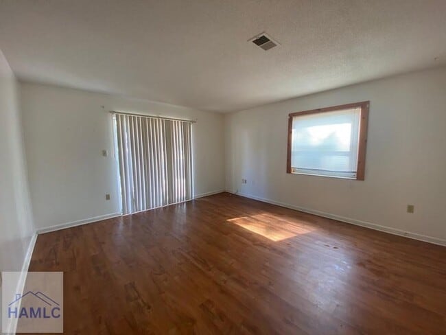 Building Photo - 108 Cherokee Cir