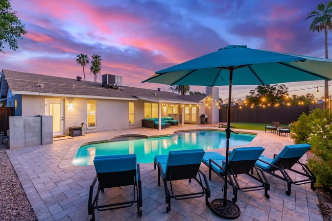 Building Photo - 2530 W Obispo Cir