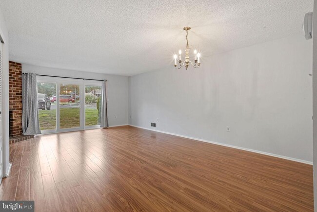 Building Photo - 6 Van Buren Pl
