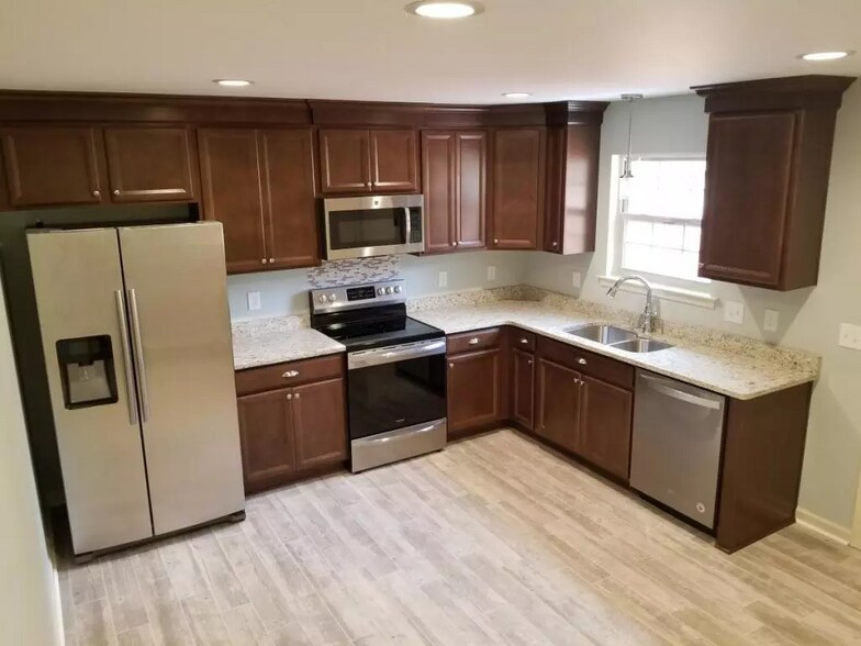 Building Photo - 301 Rollins St