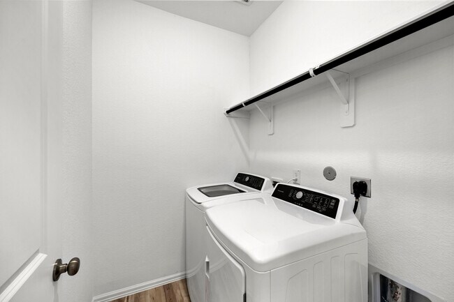 Building Photo - 7339 Bartoncliff Dr