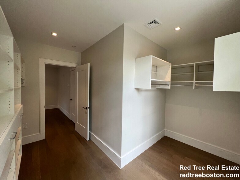 Building Photo - 20 Marion St