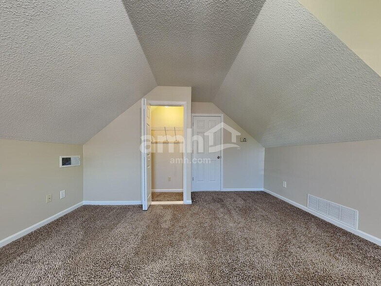 Building Photo - 6472 Daybreak Dr