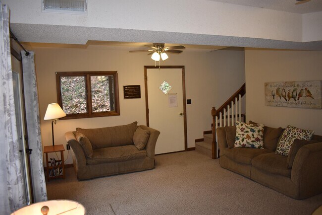 Building Photo - 805 Tiger Creek Rd