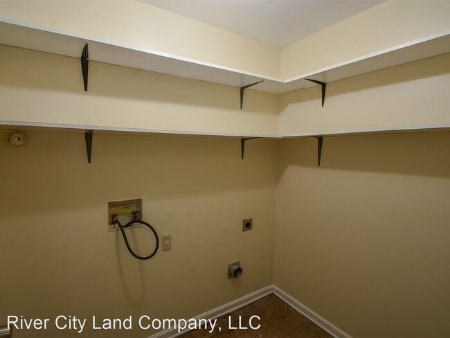 Building Photo - 3015 Frayser-Raleigh Rd