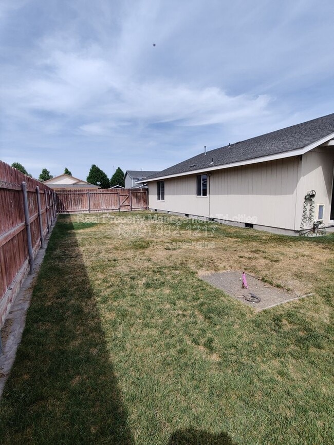 Building Photo - 7912 Redonda Dr