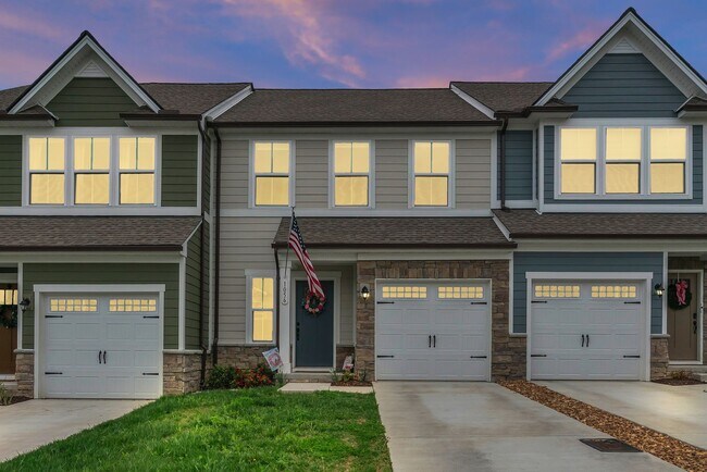 Building Photo - Beautiful Townhome!! Great Location!!