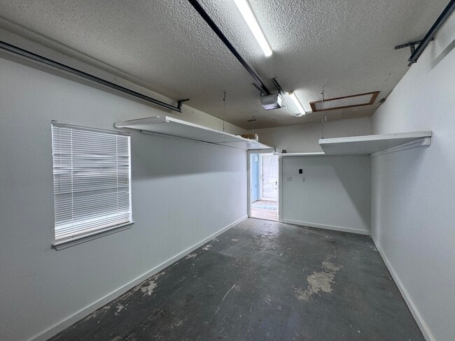 Building Photo - 2703 Bay Club Dr