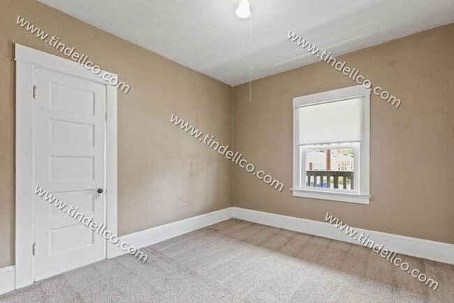 Building Photo - Pet Friendly 4 bedroom 2 bathroom home located blocks from University of Portland!