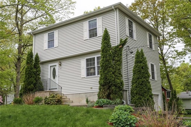 Primary Photo - 303 Reservoir Ave