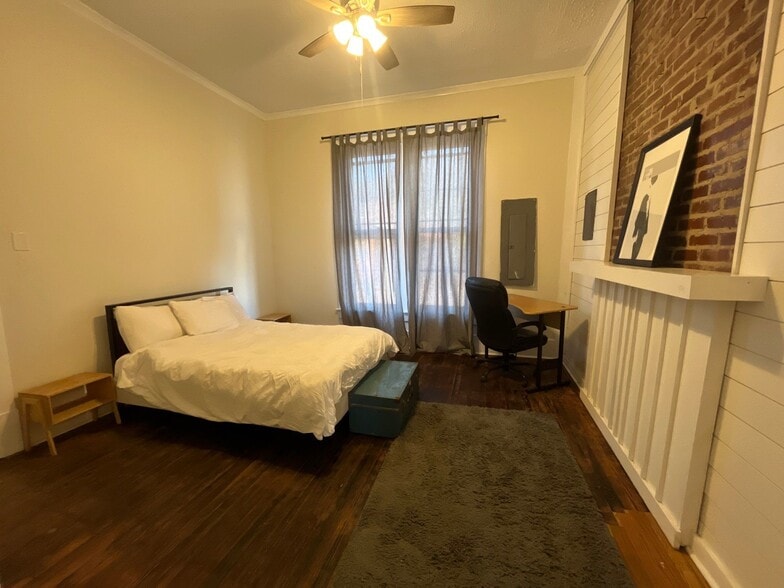 Building Photo - 624 N Highland Ave