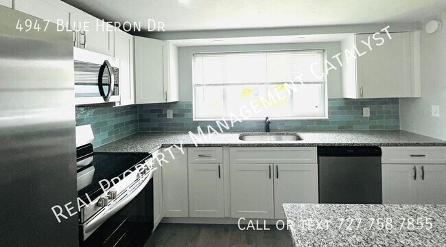 Building Photo - 4947 Blue Heron Dr