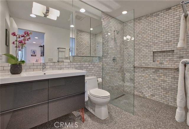 Building Photo - 516 E Racquet Club Rd