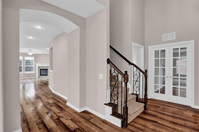 Building Photo - Located in McKinney's desirable Erwin Farms, this beautiful home exudes modern elegance and pract...