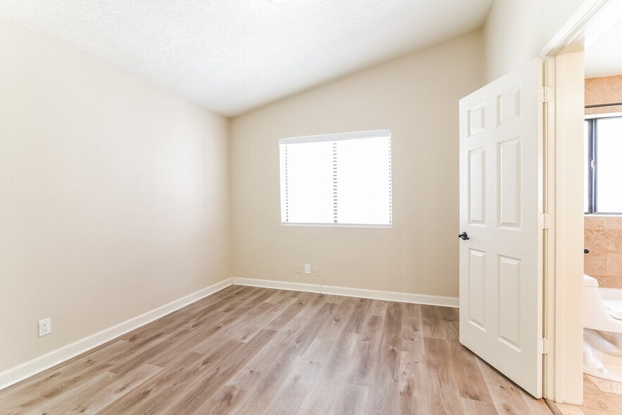 Building Photo - 1522 W Del Rio St