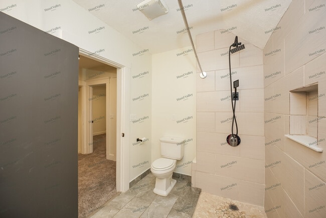 Building Photo - 1534 Coutant Ave