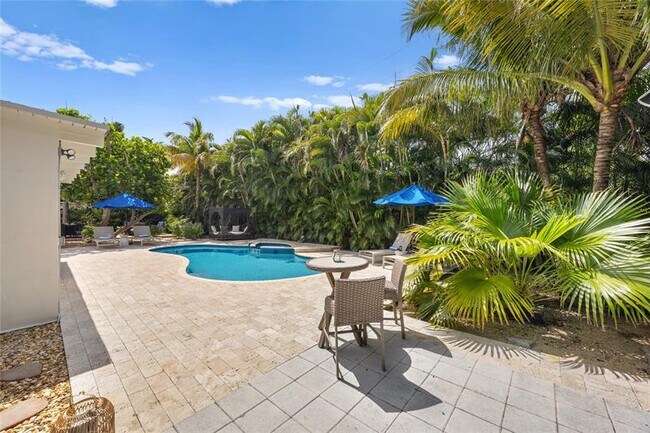 Building Photo - 2520 Yacht Club Blvd