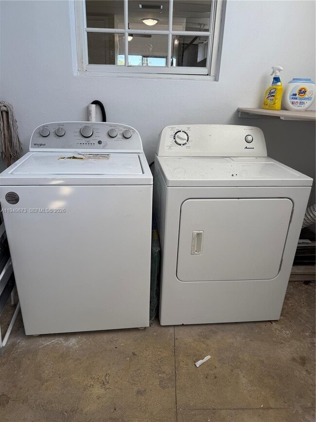 Building Photo - 7216 Jacaranda Ln