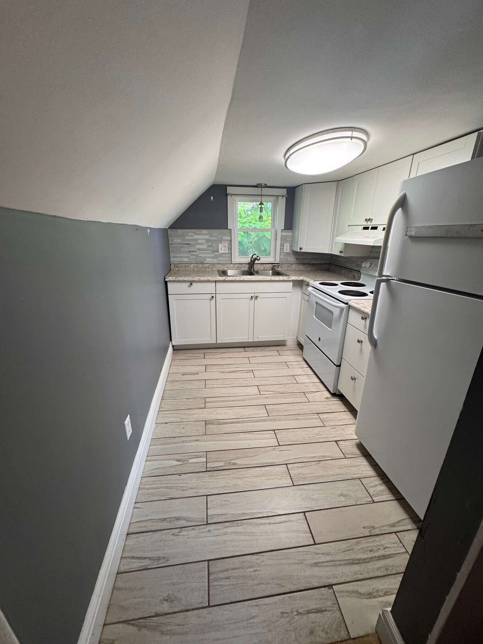 Building Photo - 203 Bedell Ave